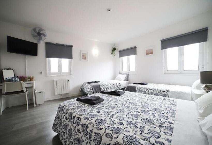 Quarto Quádruplo Clássico, Guest House Triunfo