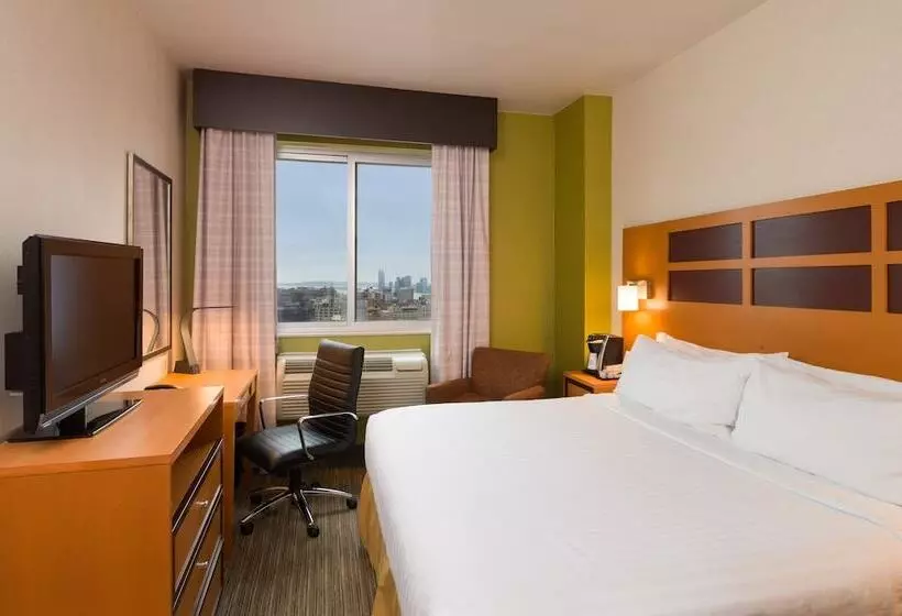 Standard Room Double Bed City View, Holiday Inn Express Times Square, An Ihg