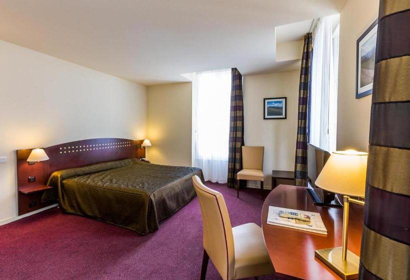 חדר קומפורט לשלושה, Le Parc Des Fées