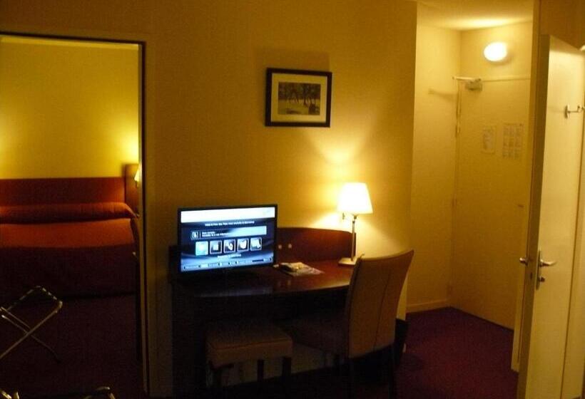 חדר משפחתי מקשר, Le Parc Des Fées