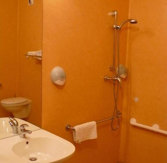 חדר סטנדרט מותאם לאדם עם מוגבלויות, Le Parc Des Fées