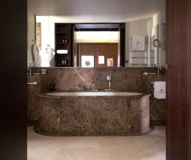 جناح جونيور, Les Sources De Caudalie