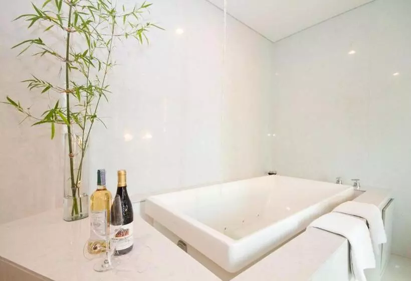 اتاق لوکس, Tui Blue Maduzi Hotel Bangkok