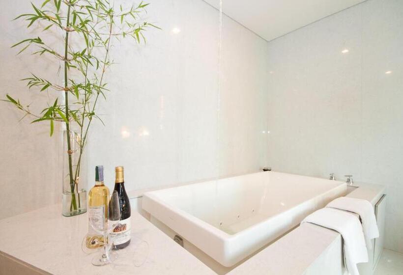 سوییت, Tui Blue Maduzi Hotel Bangkok