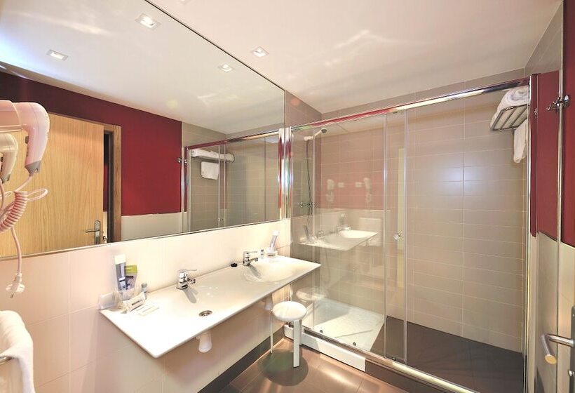 חדר סטנדרט יחיד, Naval Sestao