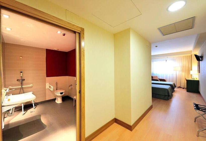 חדר סטנדרט לשלושה, Naval Sestao