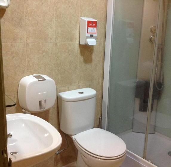 Quarto Estandar Individual Banheiro Compartilhado, New Aljubarrota Guest House