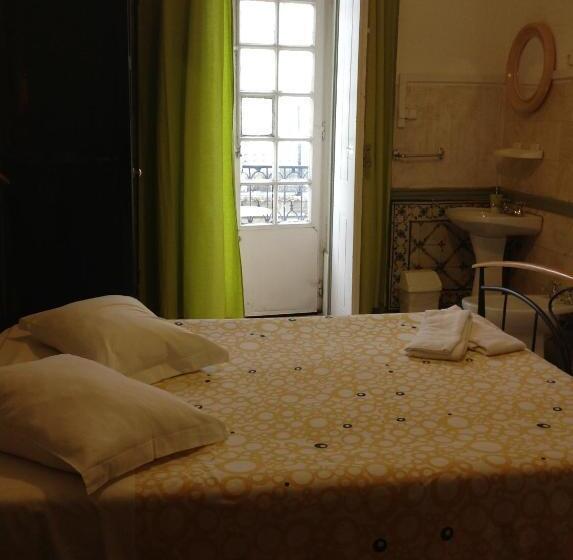 Quarto Estandar com Sacada, New Aljubarrota Guest House