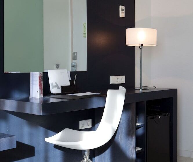 غرفة قياسية رباعية, Porta Fira 4 Sup