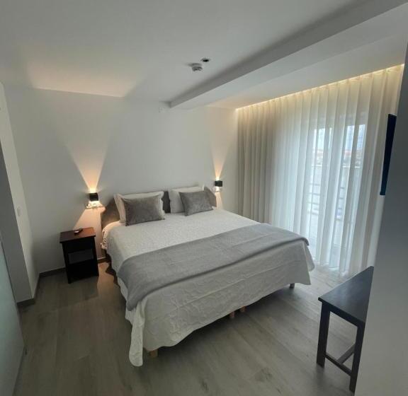 חדר דלוקס, Sra Da Conceicao