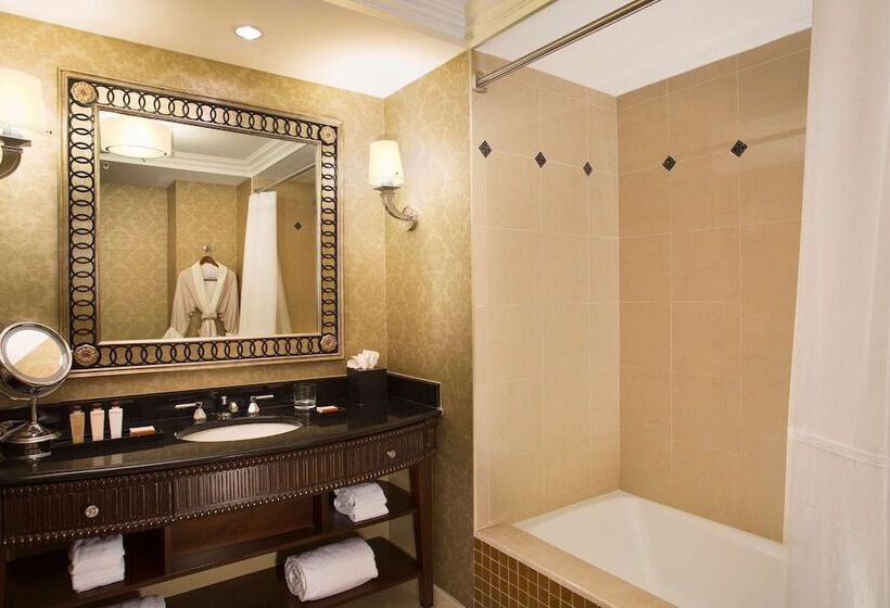 Люкс 2 Спальни, Waldorf Astoria Orlando   An Official Walt Disney World®