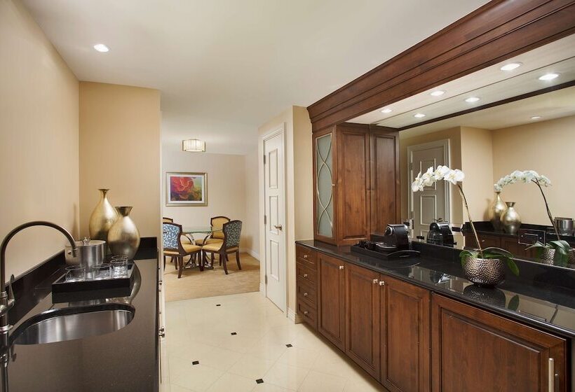 Люкс 2 Спальни, Waldorf Astoria Orlando   An Official Walt Disney World®