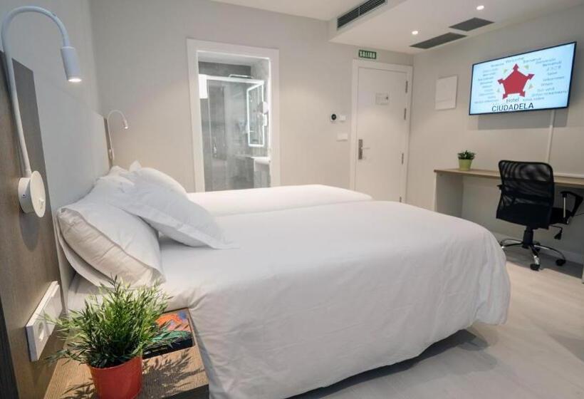 غرفة قياسية, Ciudadela Pamplona