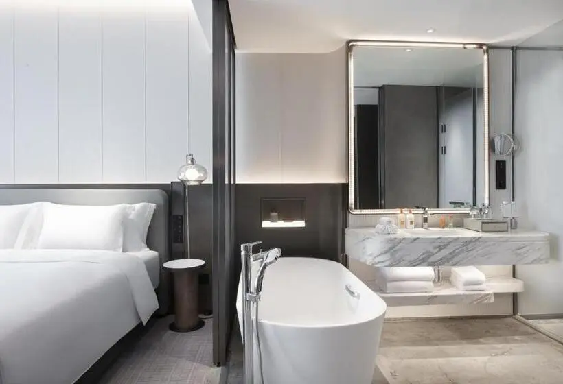 キングサイズベッドのスタンダードルーム, Crowne Plaza Wuhan Optics Valley, An Ihg