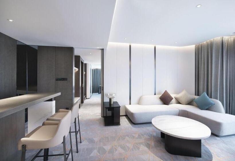 Люкс, Crowne Plaza Wuhan Optics Valley, An Ihg