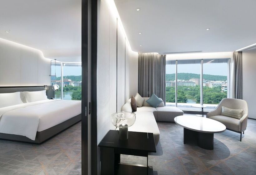 Люкс, Crowne Plaza Wuhan Optics Valley, An Ihg