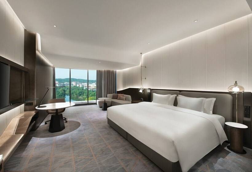 Номер Премиум, Crowne Plaza Wuhan Optics Valley, An Ihg