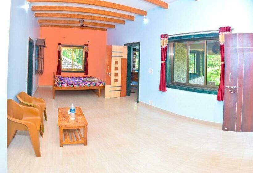 Quarto Familiar, Khavanekar Resort