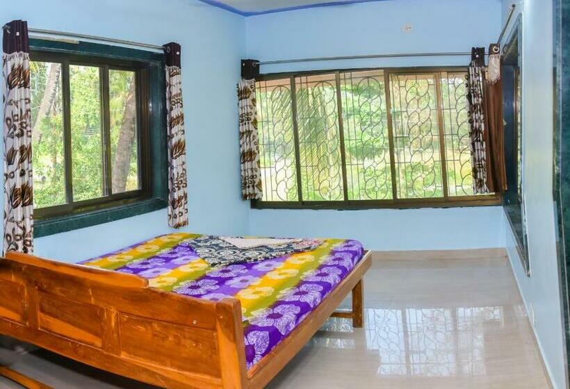 Quarto Familiar, Khavanekar Resort