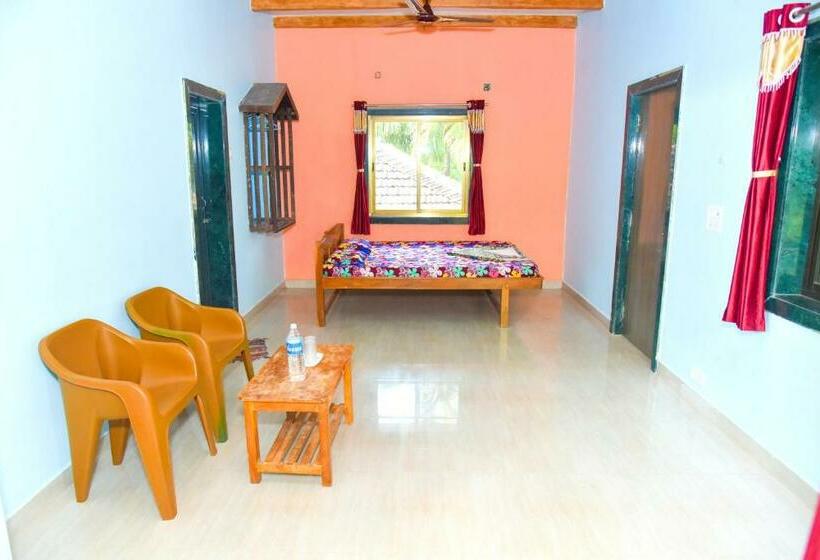 Quarto Familiar, Khavanekar Resort