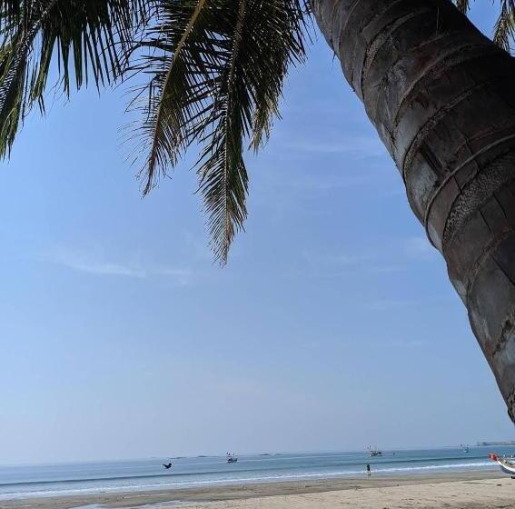 Quarto Familiar, Khavanekar Resort