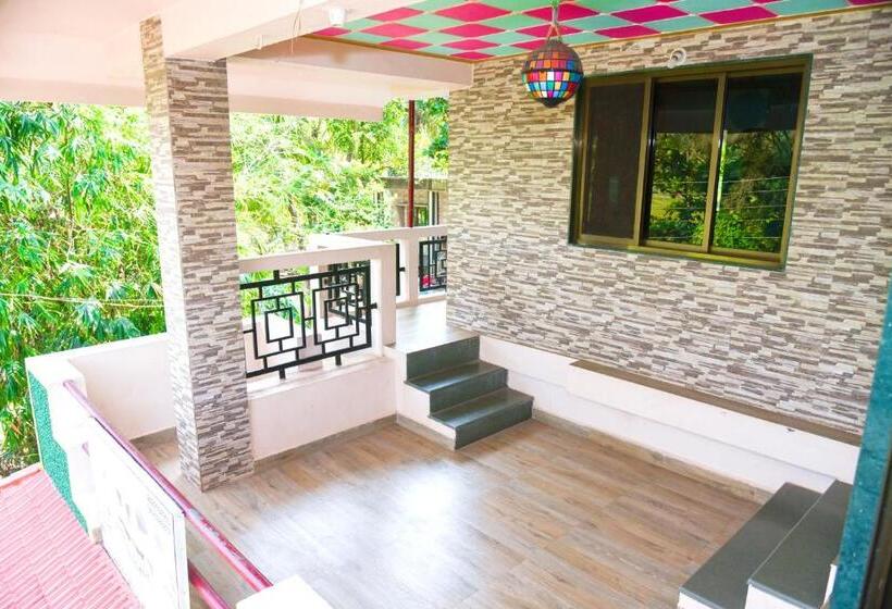 Quarto Estandar com Sacada, Khavanekar Resort