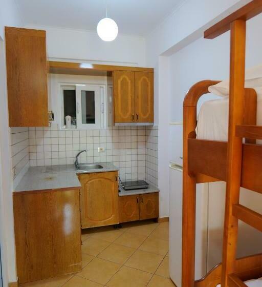 חדר לארבעה סטנדרטי עם מרפסת, Villa Gjika