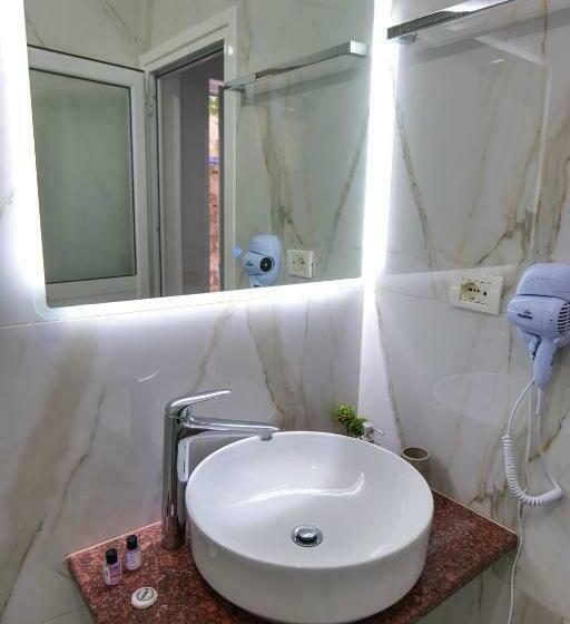 דירת שני חדרים, Villa Gjika