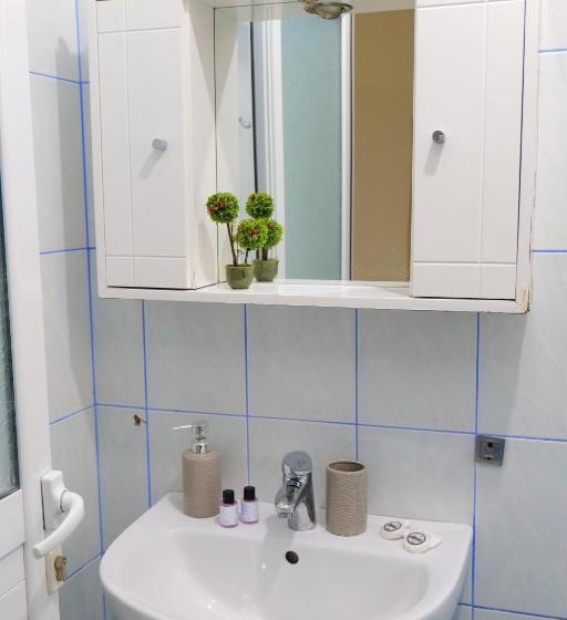 דירת שני חדרים, Villa Gjika