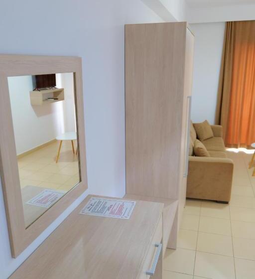 דירת שני חדרים, Villa Gjika