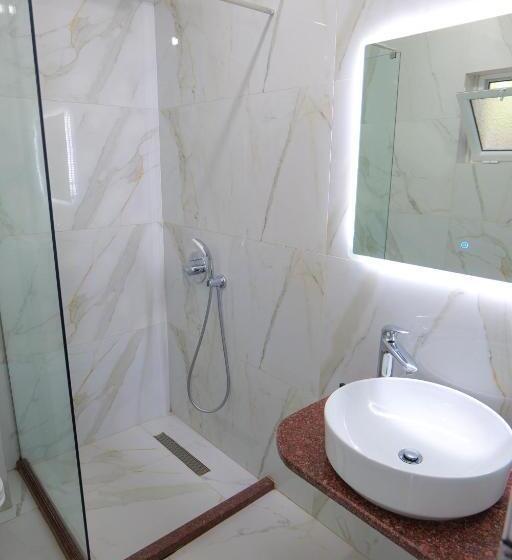 דירת שני חדרים, Villa Gjika