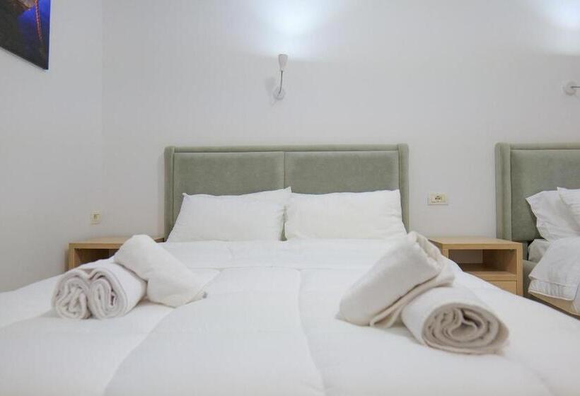 דירת שני חדרים, Villa Gjika