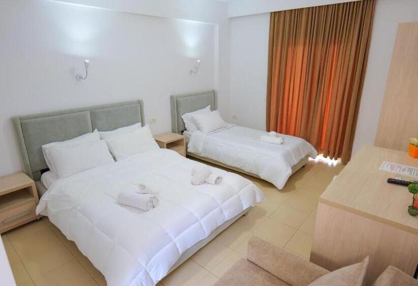 חדר לארבעה סטנדרטי עם מרפסת, Villa Gjika