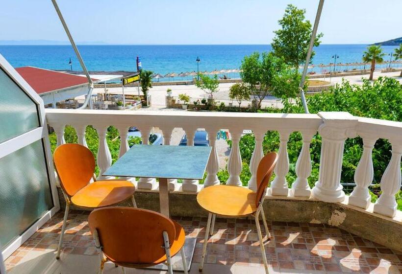 דירת שני חדרים, Villa Gjika