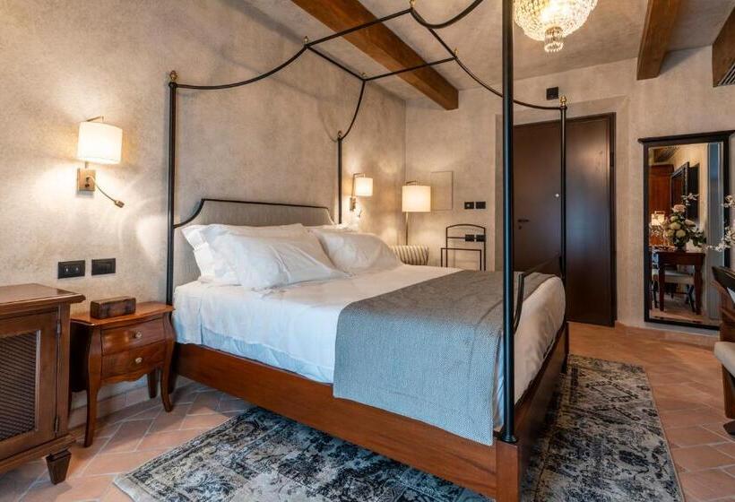 נוף לבריכה, Villa Petriolo