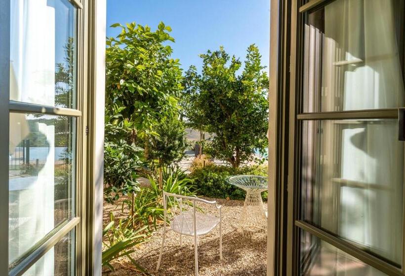 נוף לבריכה, Villa Petriolo