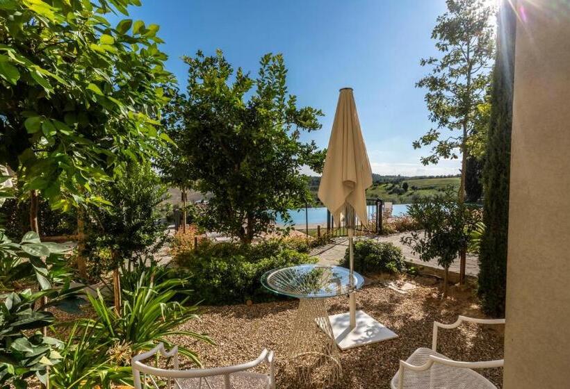 נוף לבריכה, Villa Petriolo