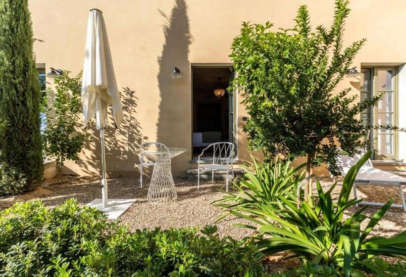 נוף לבריכה, Villa Petriolo