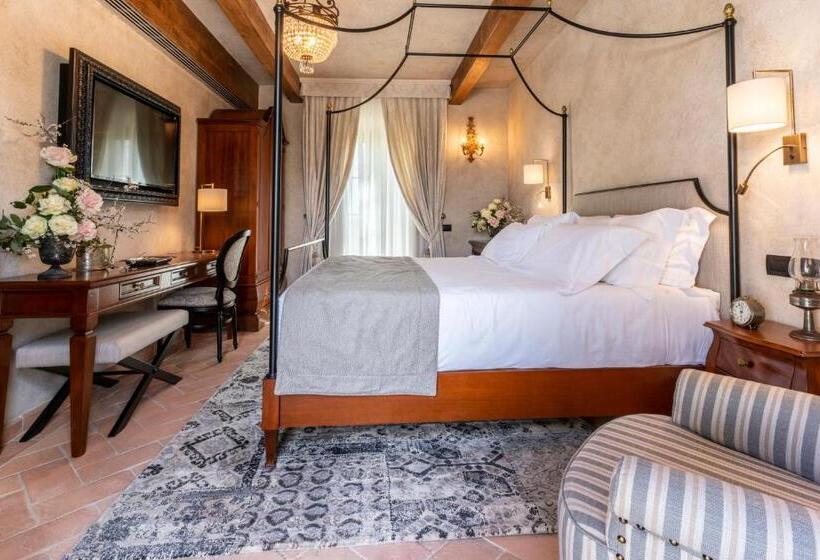 נוף לבריכה, Villa Petriolo