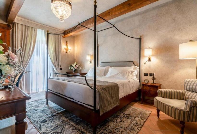 נוף לבריכה, Villa Petriolo