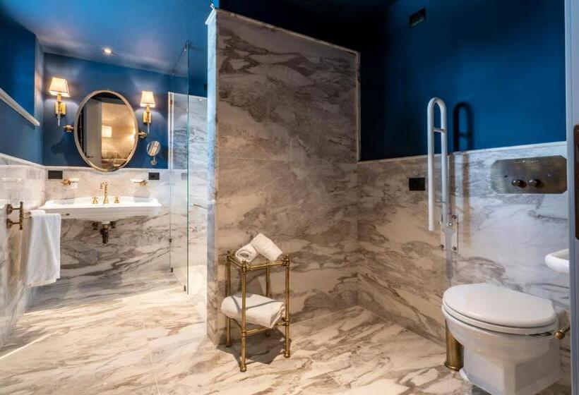 נוף לבריכה, Villa Petriolo