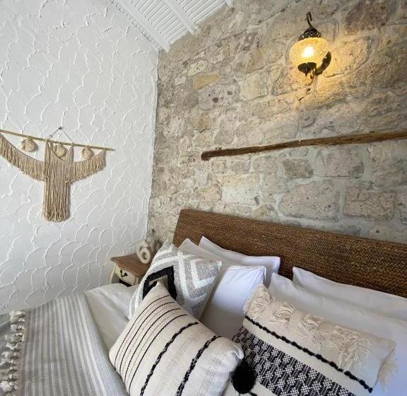 Номер Deluxe, Aliko