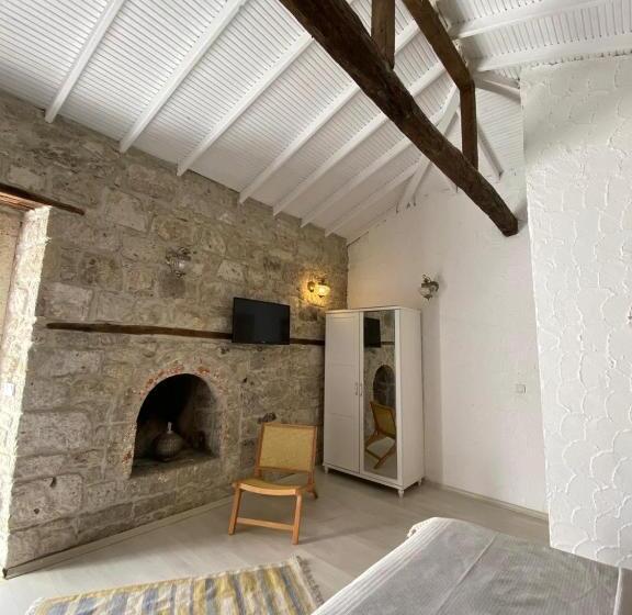 Номер Deluxe, Aliko