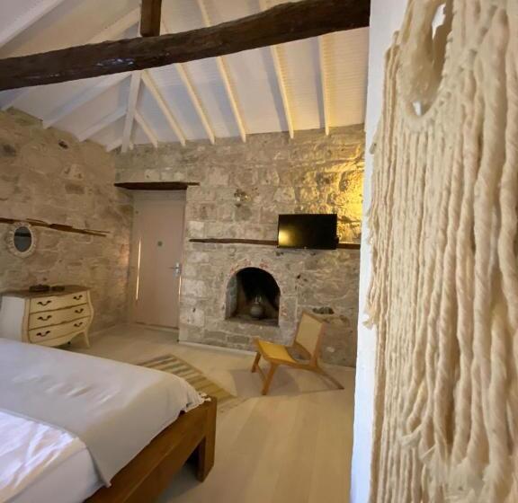 Номер Deluxe, Aliko