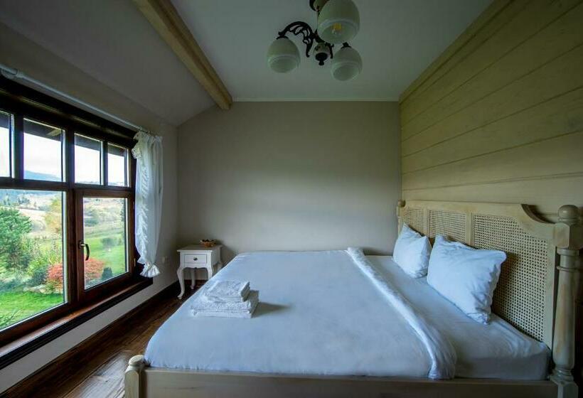 חדר אקונומי, The Provence Village