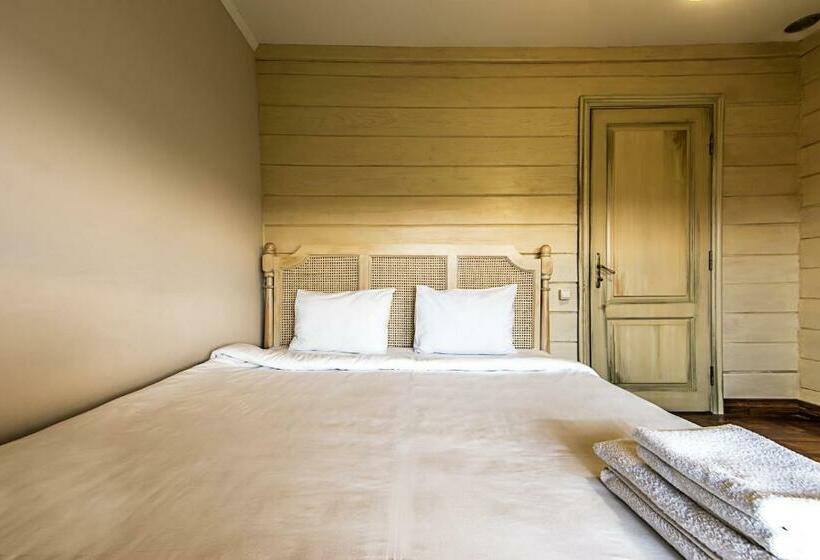 חדר אקונומי, The Provence Village