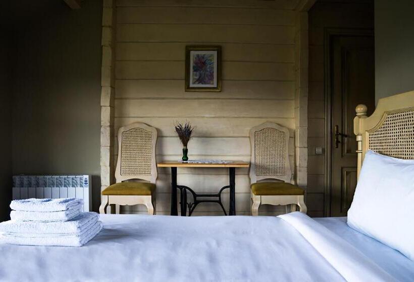 חדר דלוקס, The Provence Village