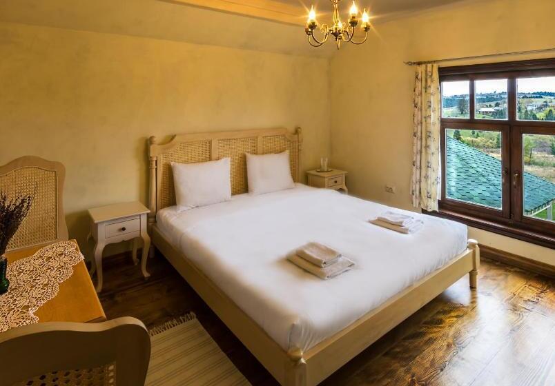 חדר דלוקס, The Provence Village