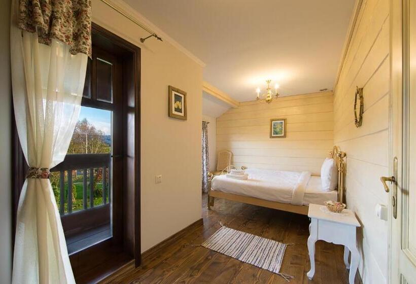 غرفة إقتصادية, The Provence Village