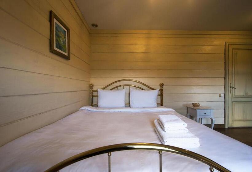 חדר אקונומי, The Provence Village